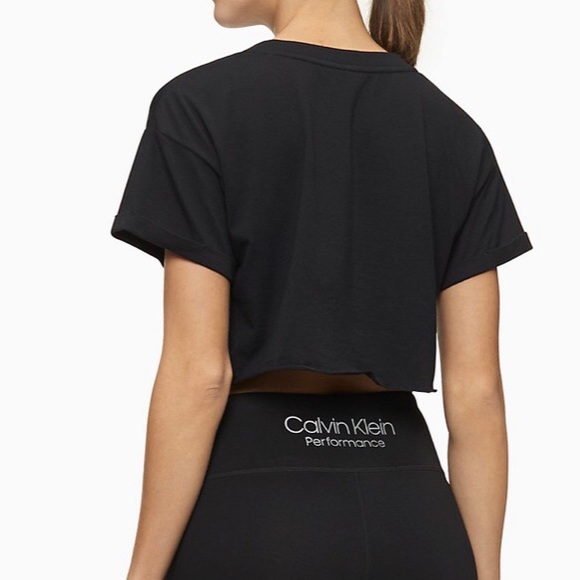 CK PERFORMANCE OUTLINE LOGO ROLL CUFF CROPPED TEE - Picture 2 of 3